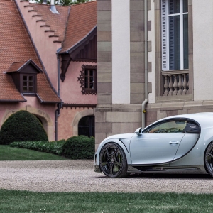 Regarder la vidéo Bugatti livre les premières Chiron Super Sport