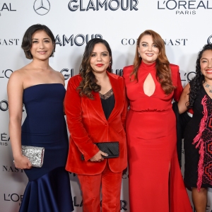 Regarder la vidéo Andrea Meza, Mayra Jimenez, Samantha Barry, Lucia Allain, and Erika Andiola attend the 2019 Glamour Women